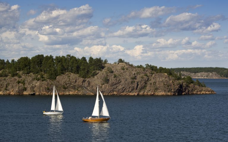 blog 7 sailboats-along-a-rocky-coast